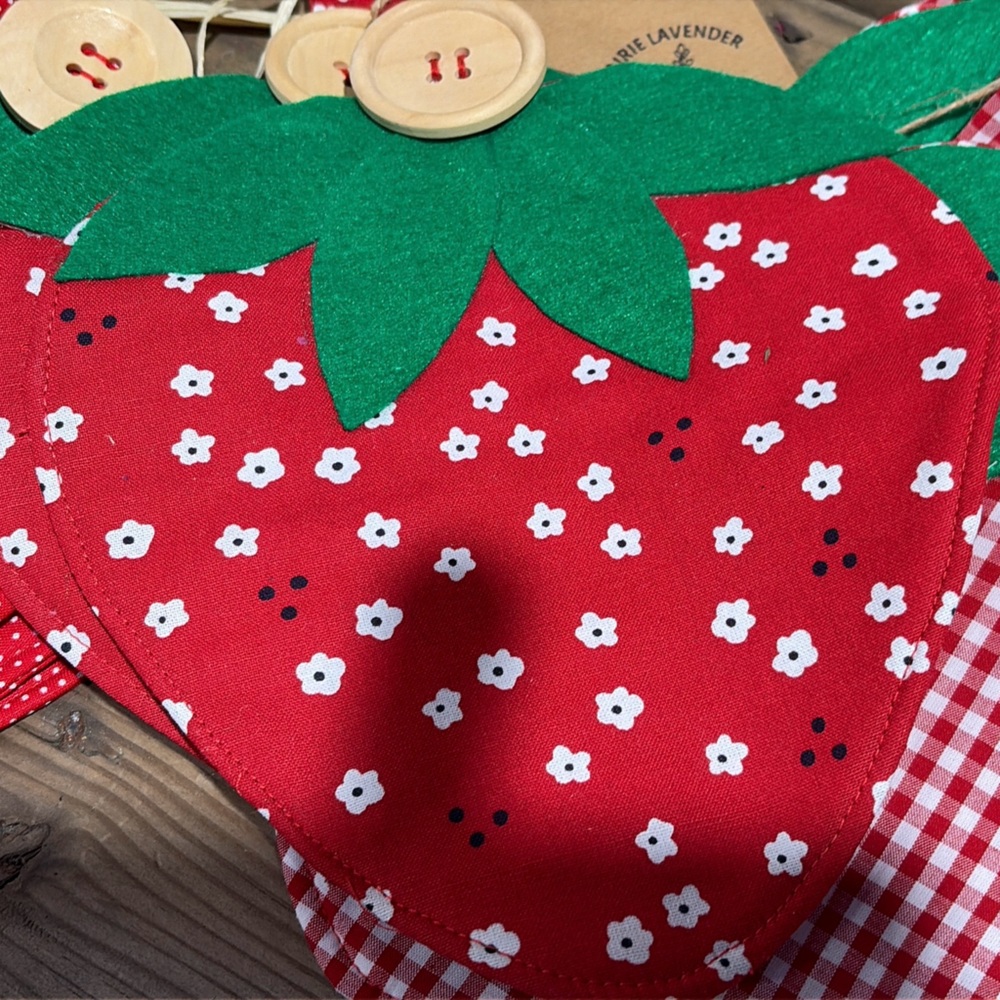 Strawberry Print Kitchen Linen in Red and Green hot pads (set of 2)